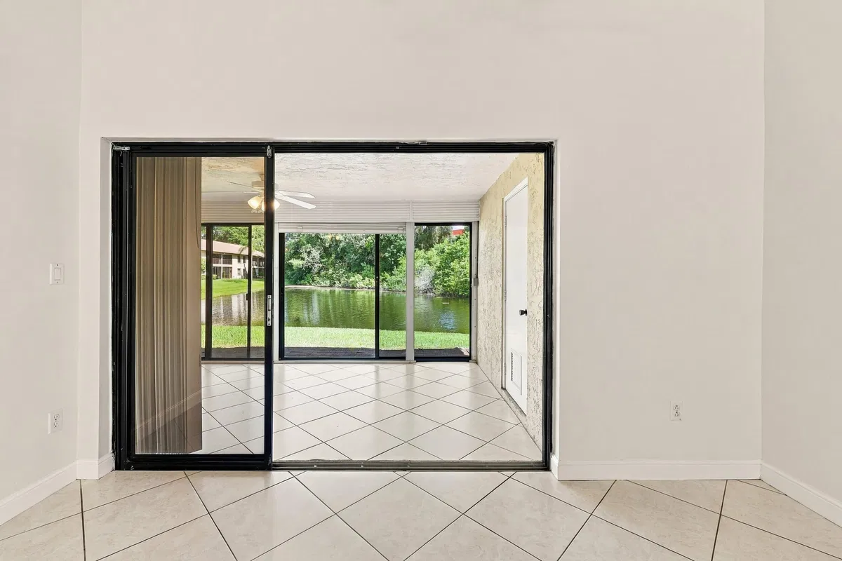  Residence photo 16