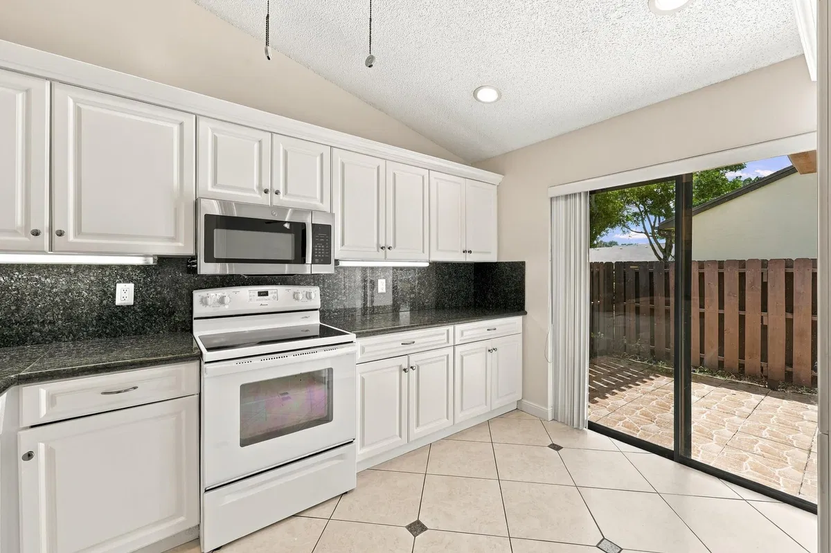  Residence photo 19