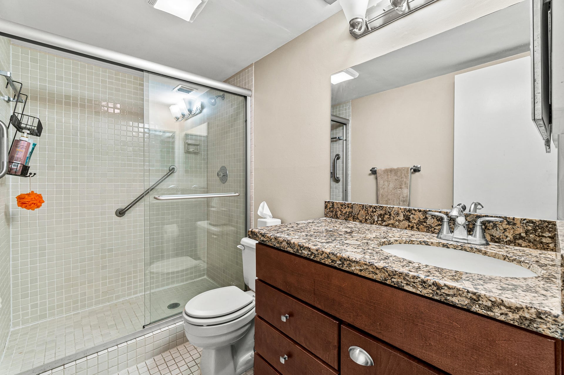 Unit F 203 photo 19