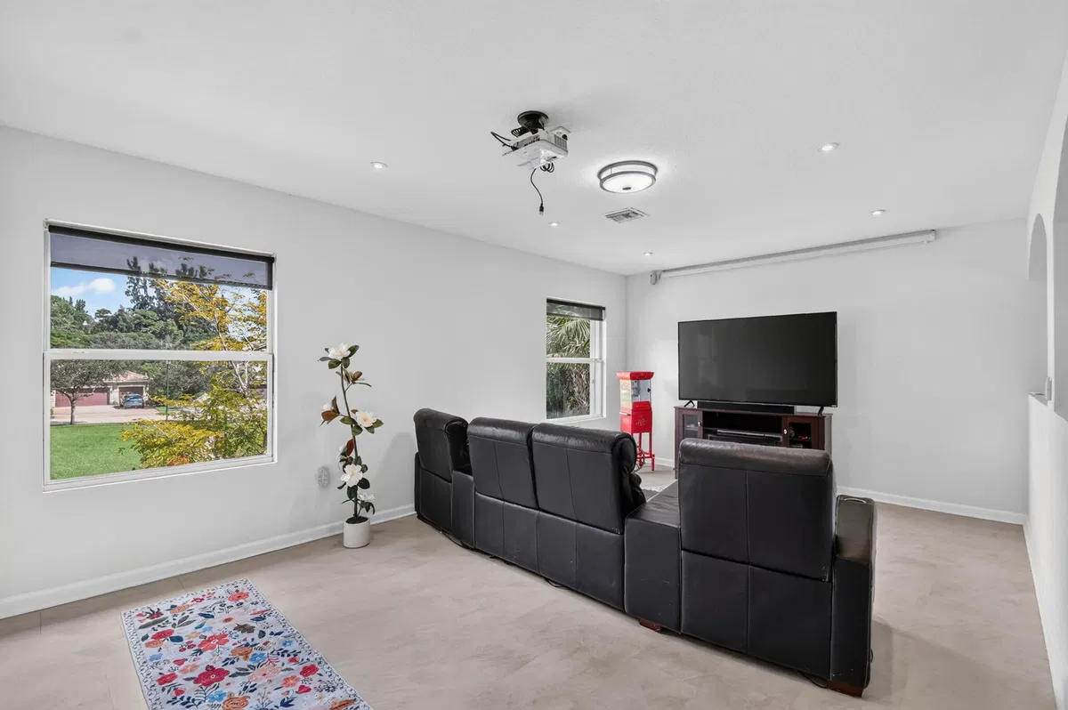 Residence photo 19