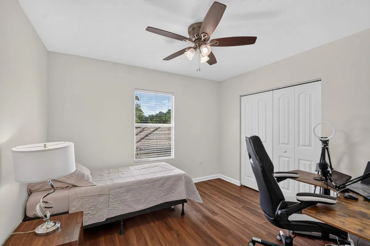 Residence photo 25