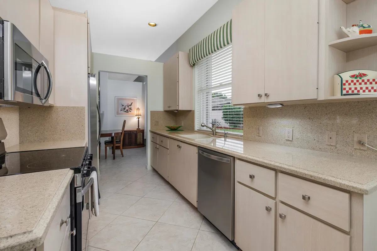 Residence photo 16