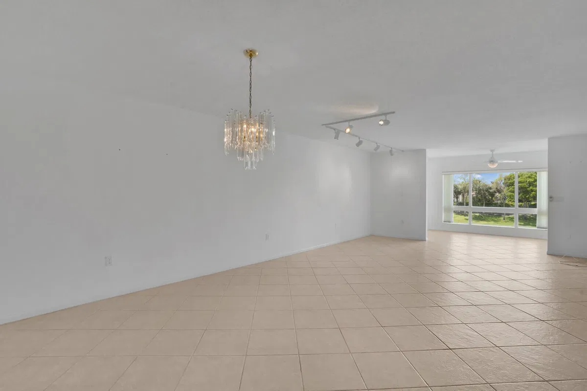 Unit 308 photo 7