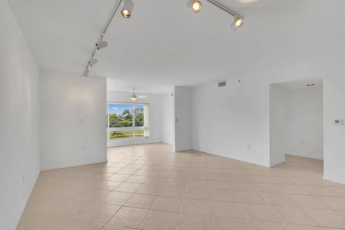 Unit 308 photo 13