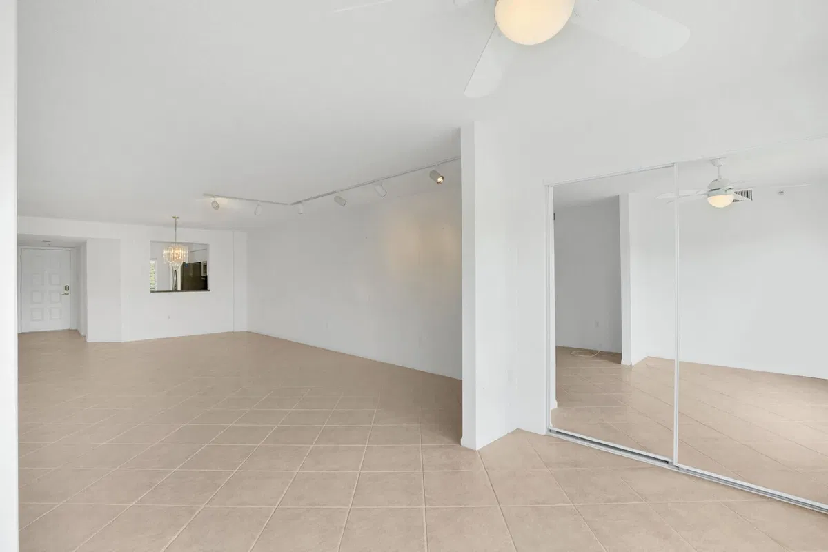 Unit 308 photo 19