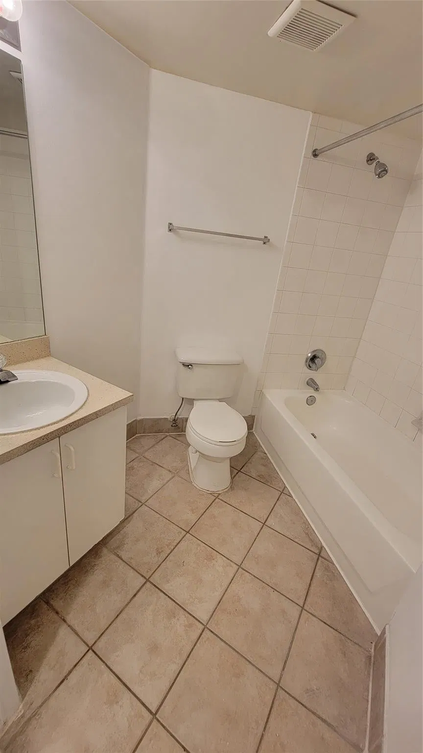 Unit 903 photo 19