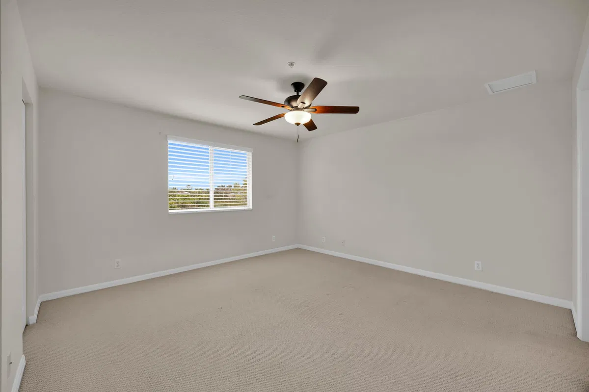 Residence photo 16