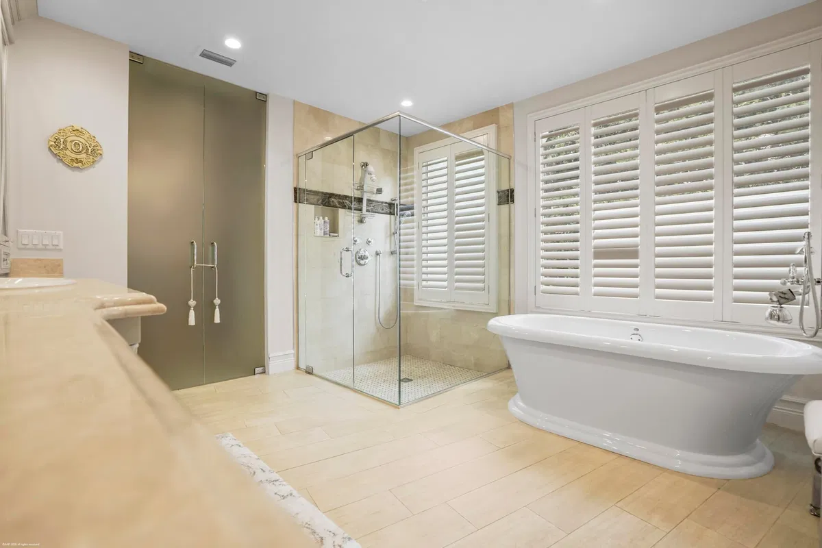  Residence photo 16