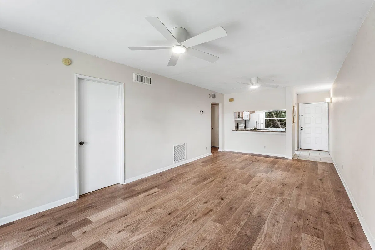 Eastpointe Country Club Unit 204 photo 7