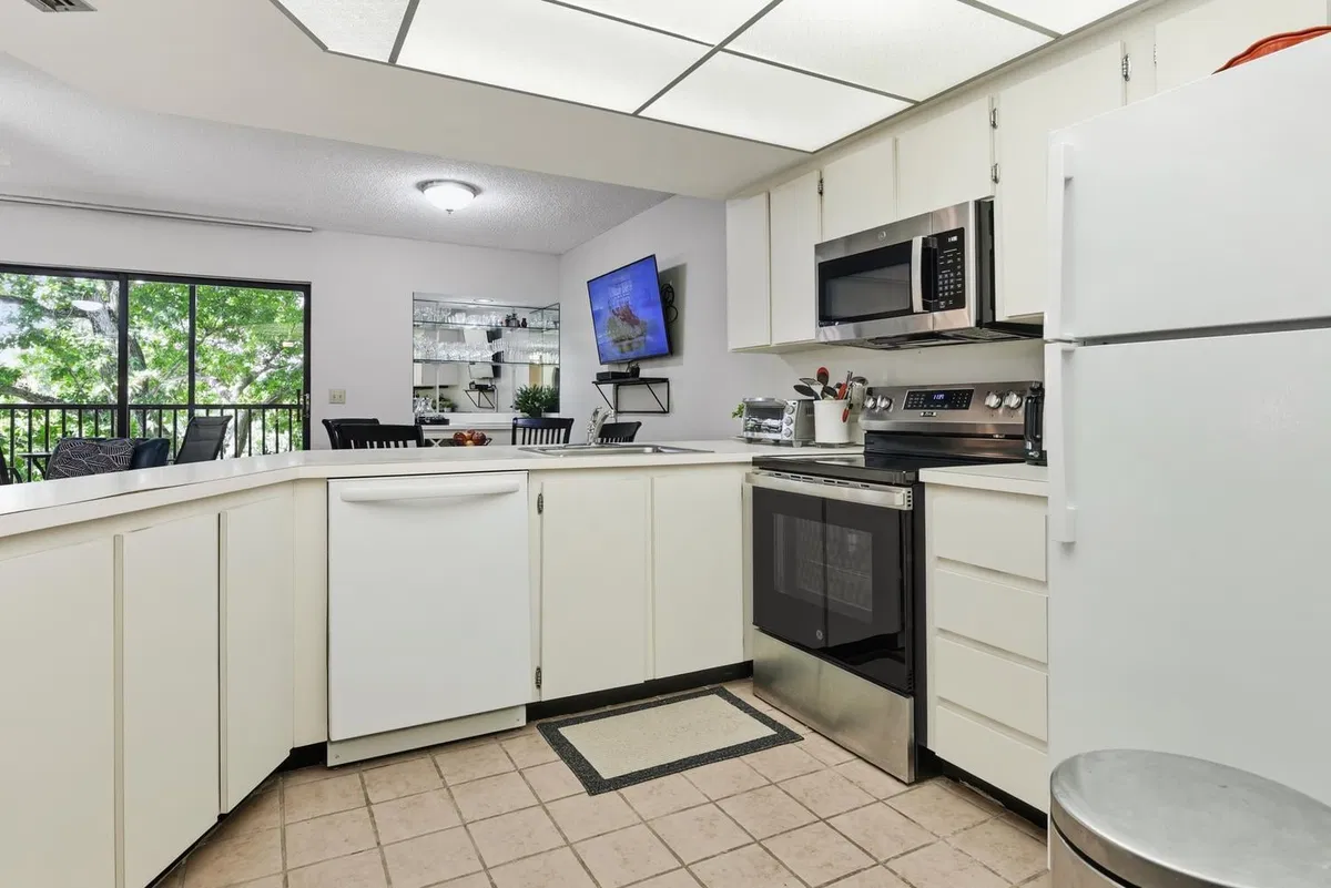  Unit C302 photo 10
