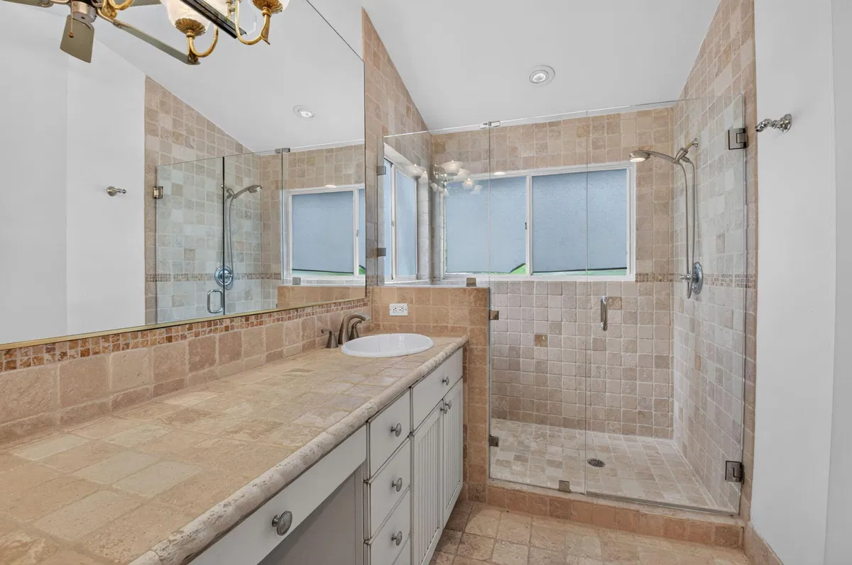 Residence photo 37