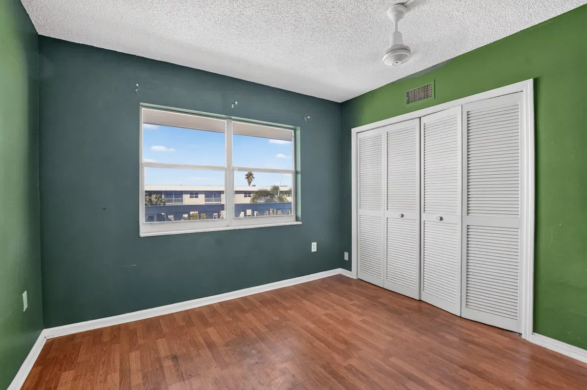 Unit 1541 photo 19