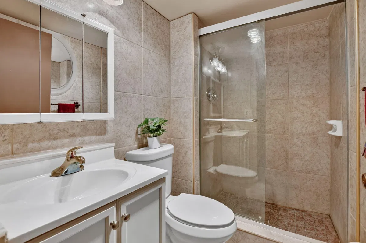Unit 1541 photo 22
