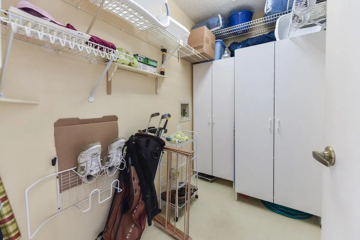 Unit 4002 photo 34