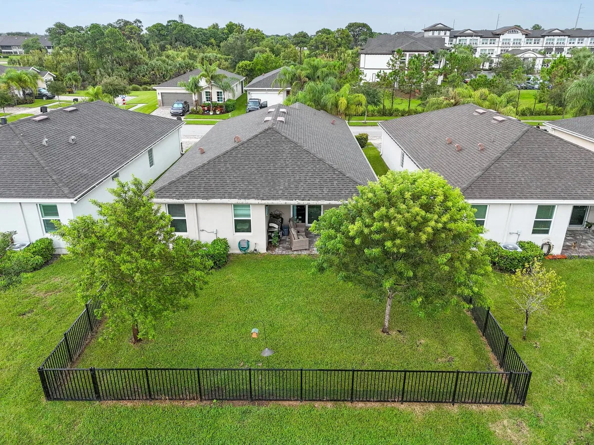 Residence photo 94