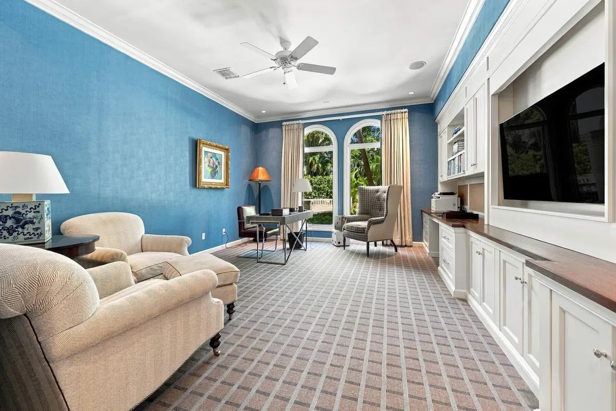 In-Town Palm Beach Residence photo 22