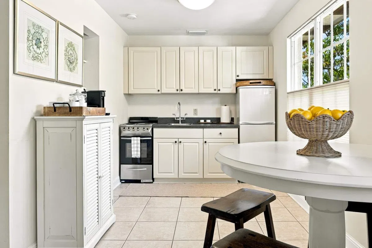 In-Town Palm Beach Residence photo 34