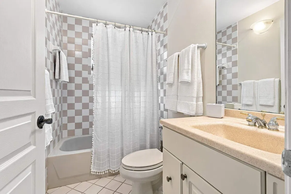 In-Town Palm Beach Residence photo 37