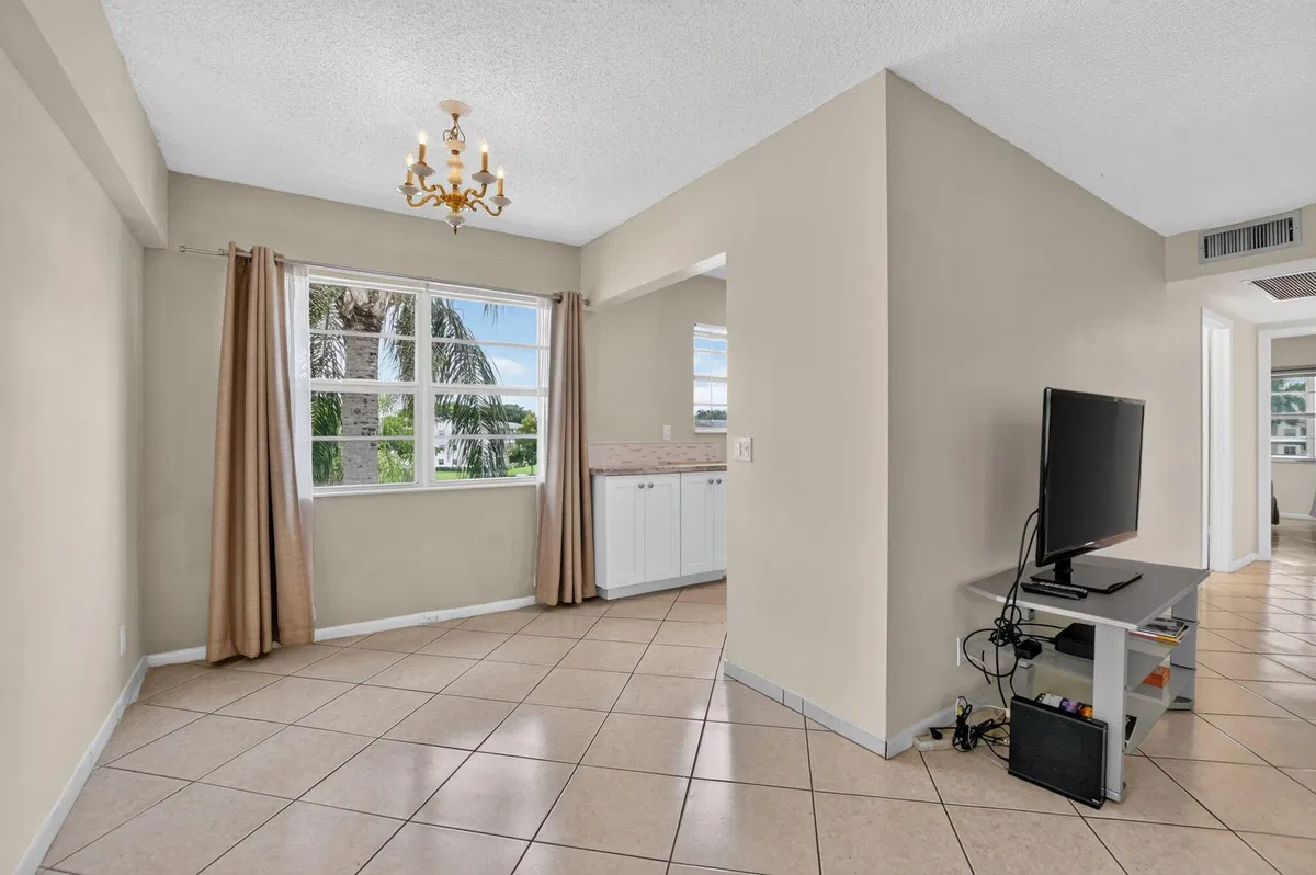  Residence photo 7