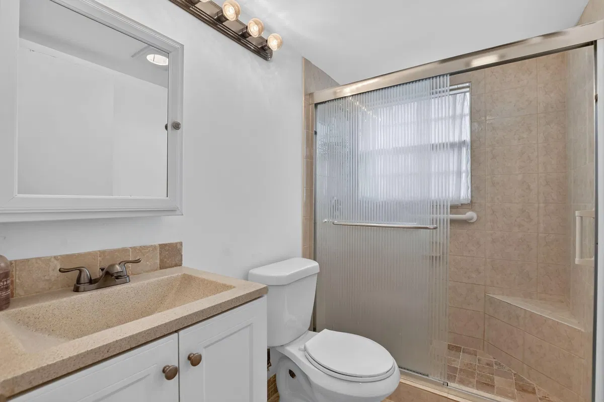  Residence photo 16