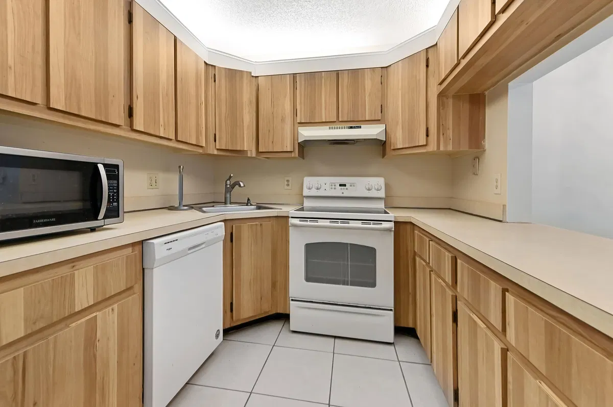 Unit C2 photo 10