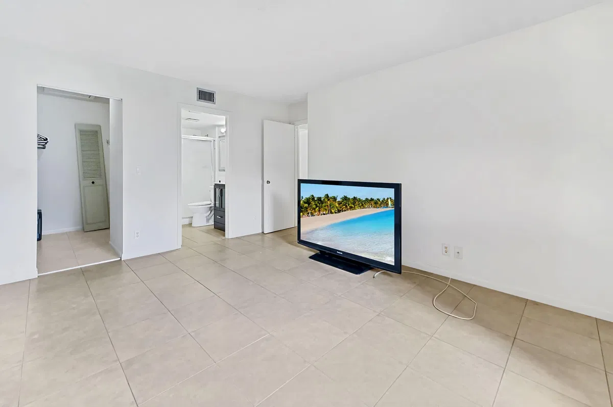 Unit C2 photo 16