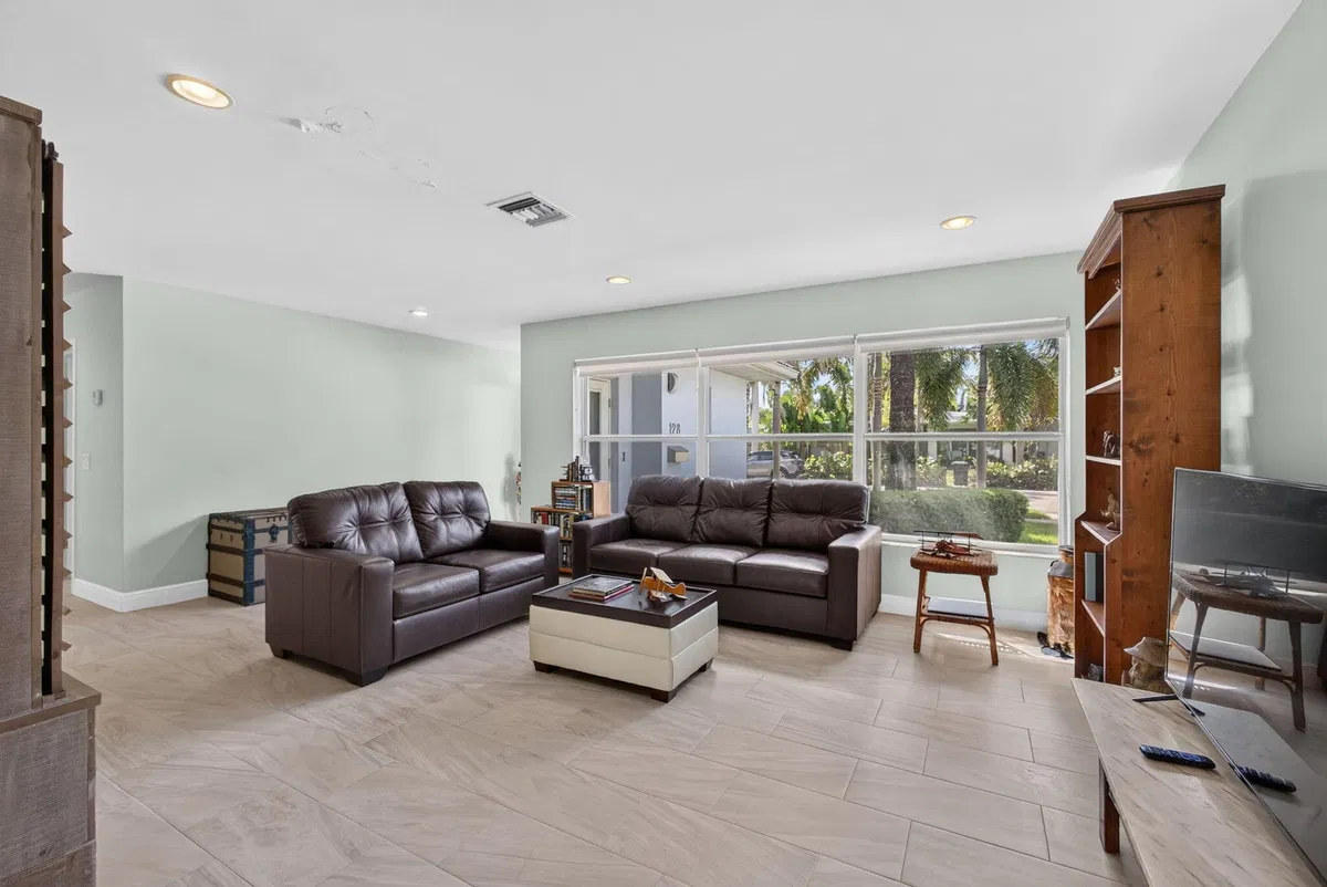 Residence photo 43