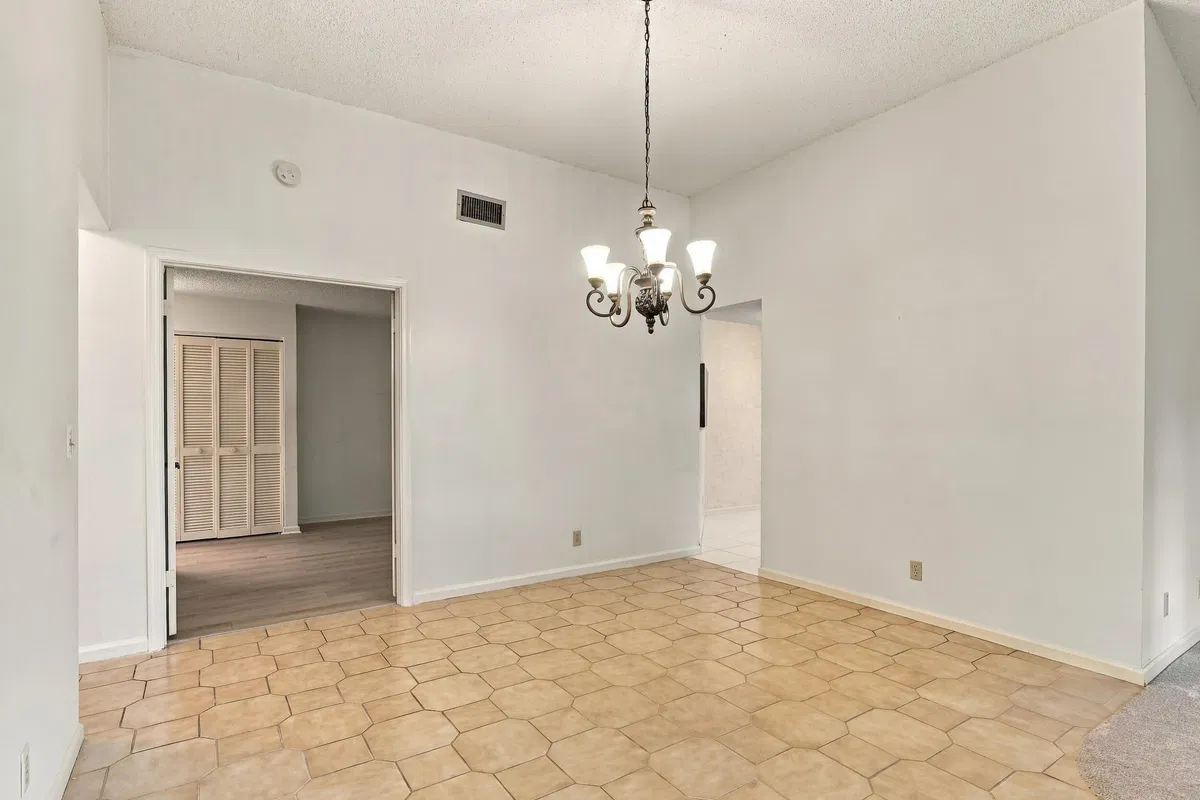 Residence photo 19