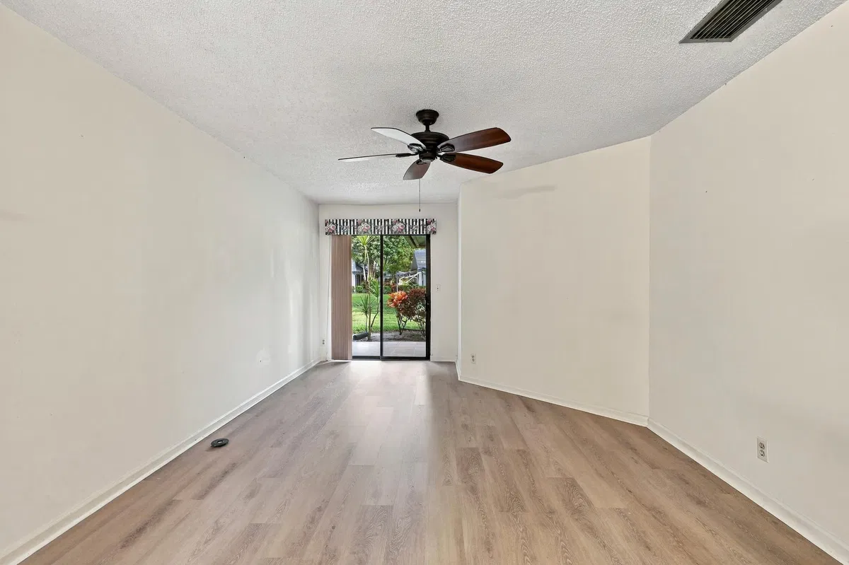 Residence photo 28