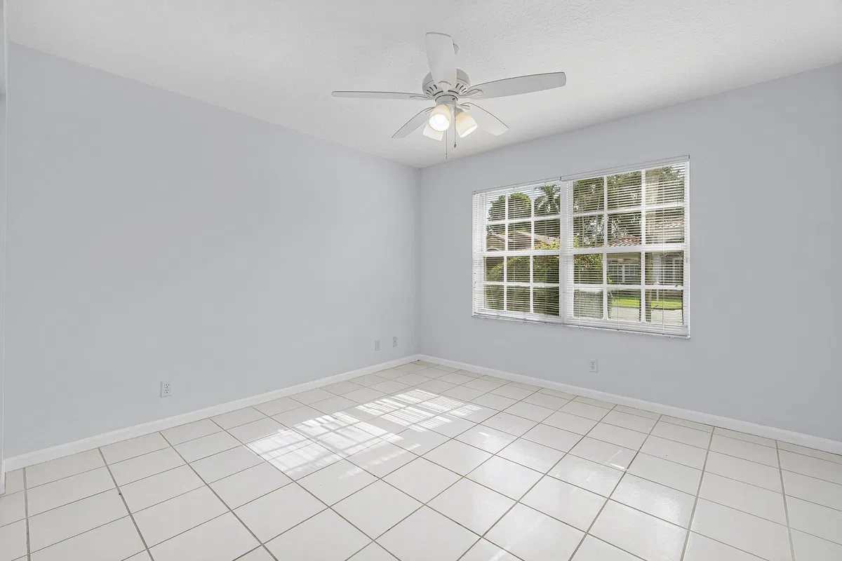  Residence photo 16