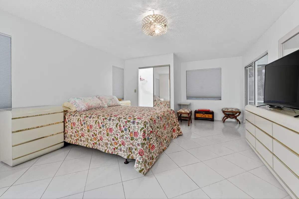 Residence photo 19