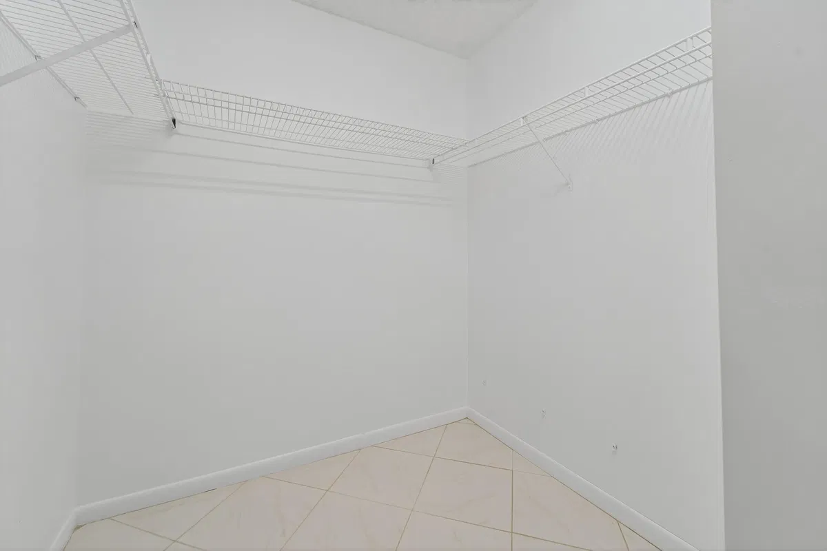 Residence photo 22