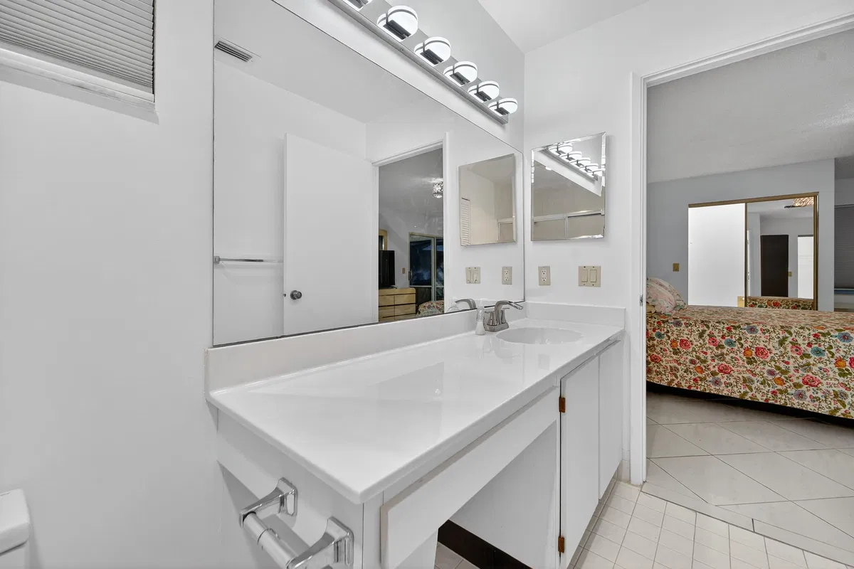 Residence photo 25