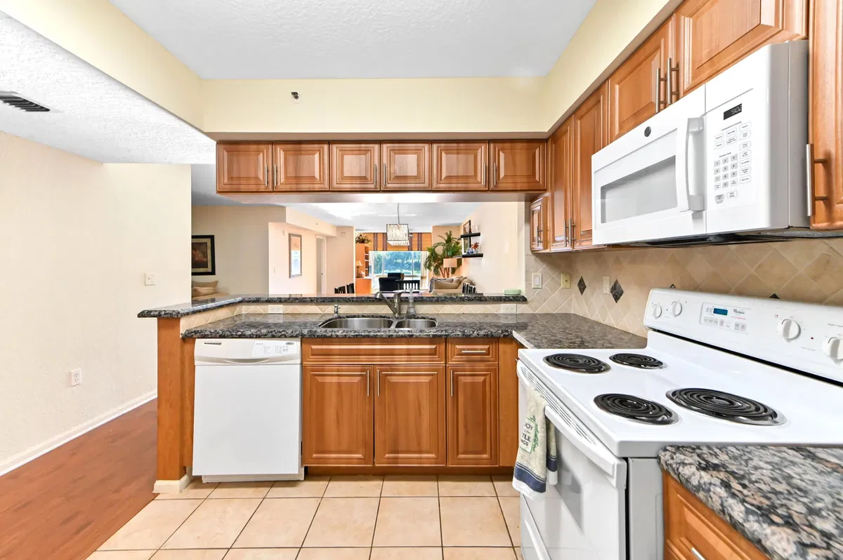  Unit 207 photo 7