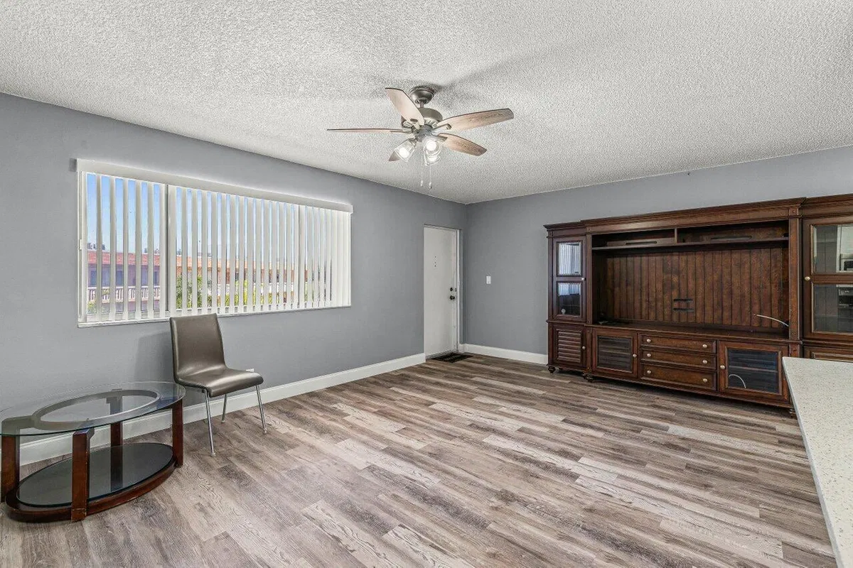  Unit 319 photo 10