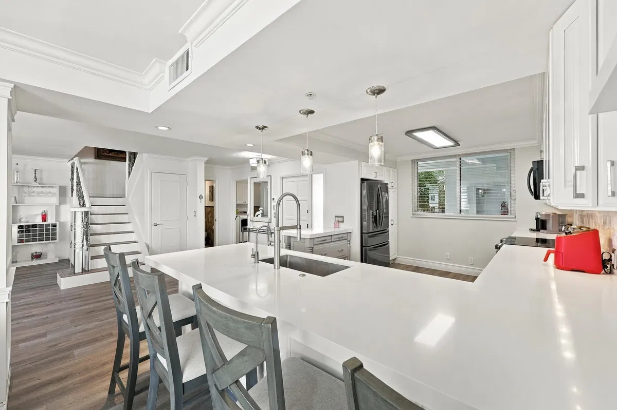 Unit 211N photo 13