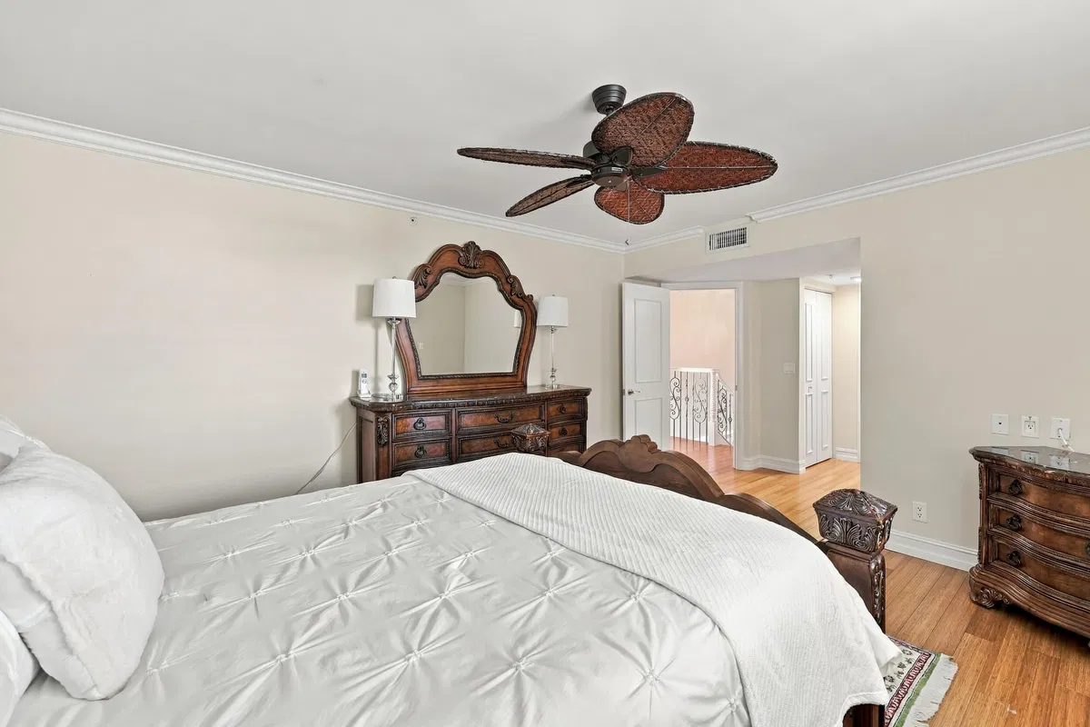 Unit 211N photo 49