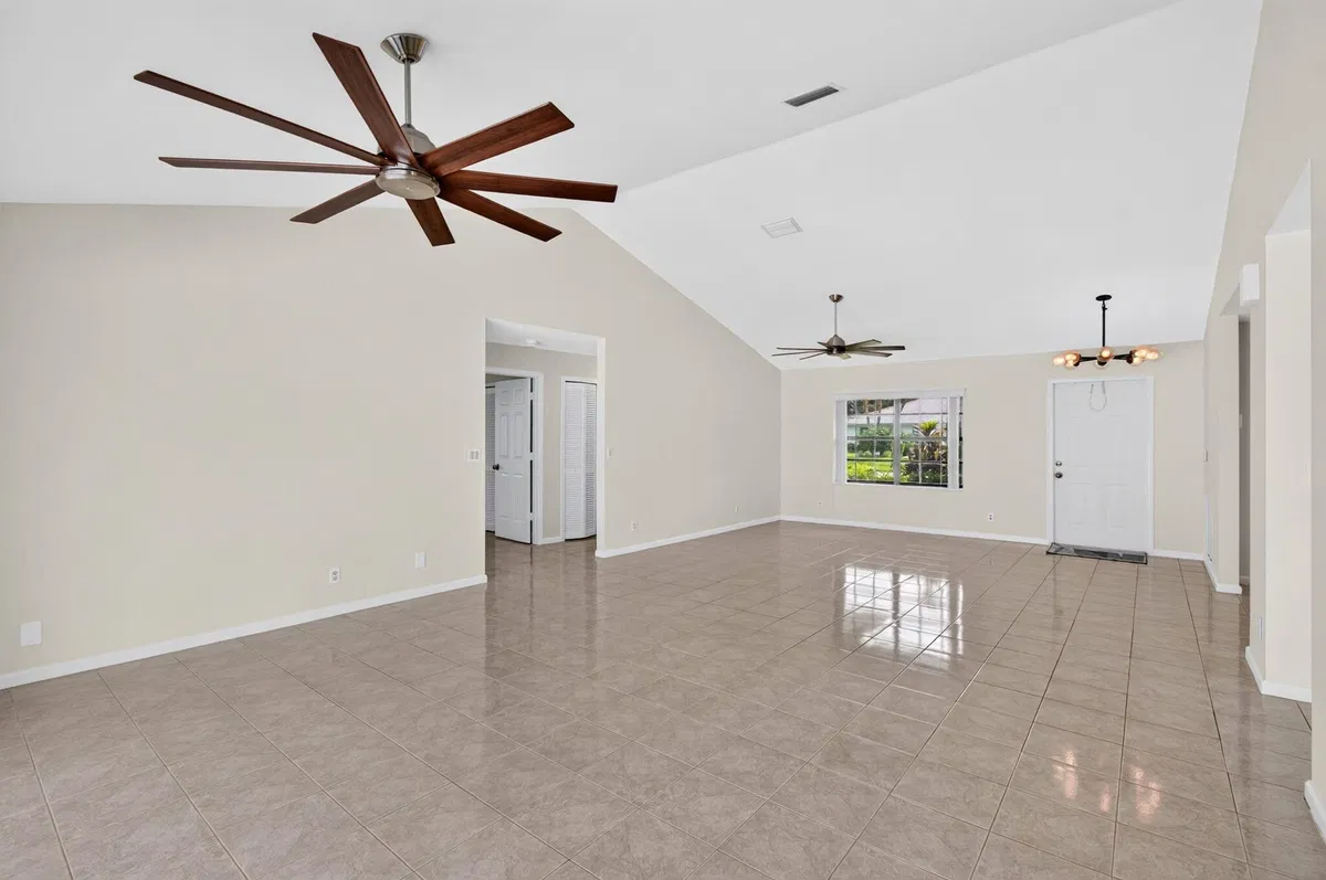 Residence photo 16