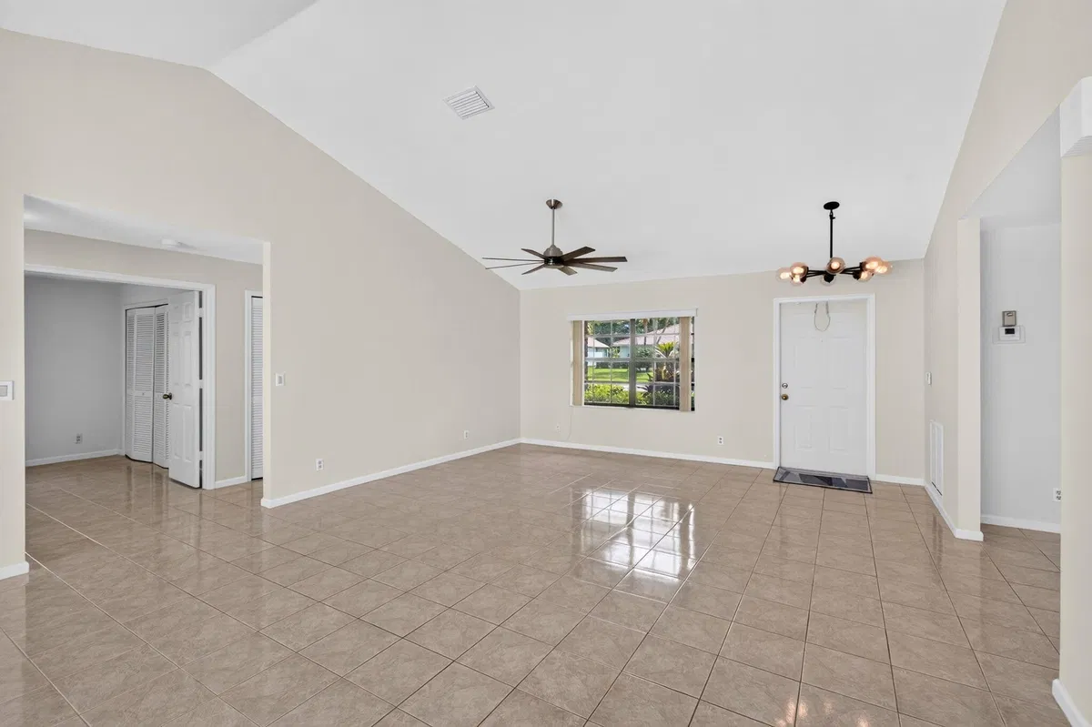 Residence photo 19