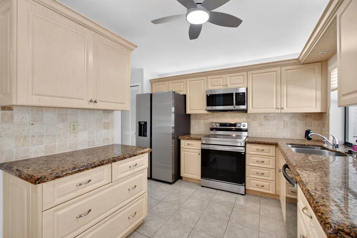 Residence photo 25