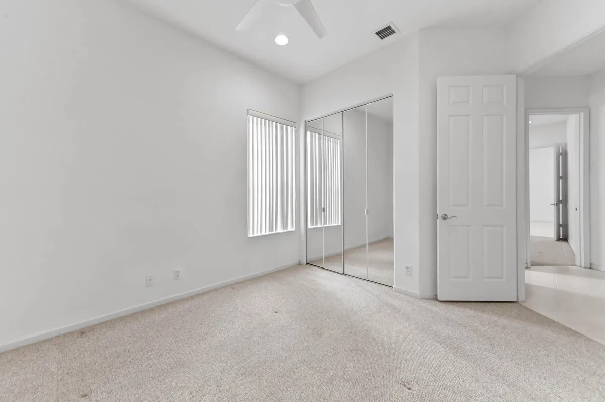 Residence photo 19