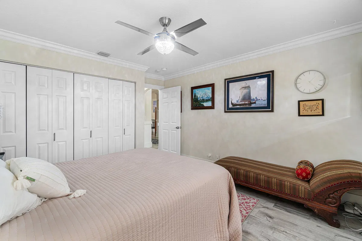 Residence photo 25