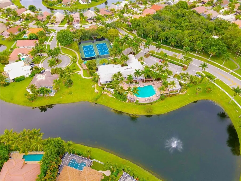 Boca Isles Residence photo 16