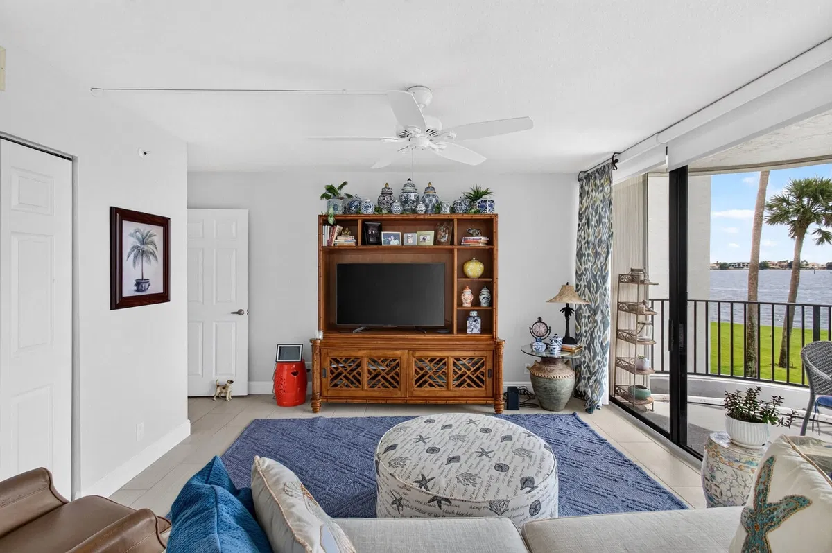 Unit 2010 photo 58