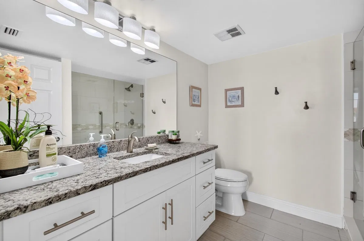 Unit 2010 photo 64