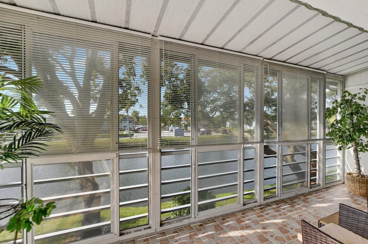  Residence photo 16
