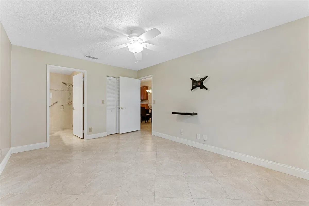 Residence photo 16