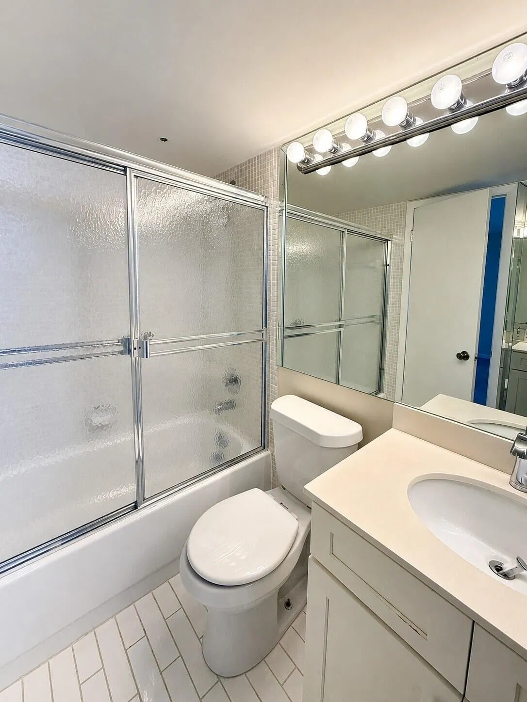 Unit 1089 photo 7