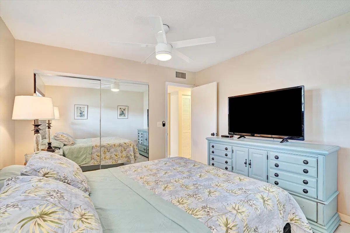 Unit 106 photo 10