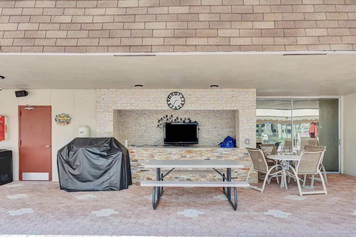 Unit 106 photo 31